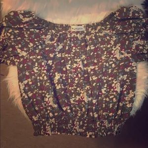 Cute, medium size floral top